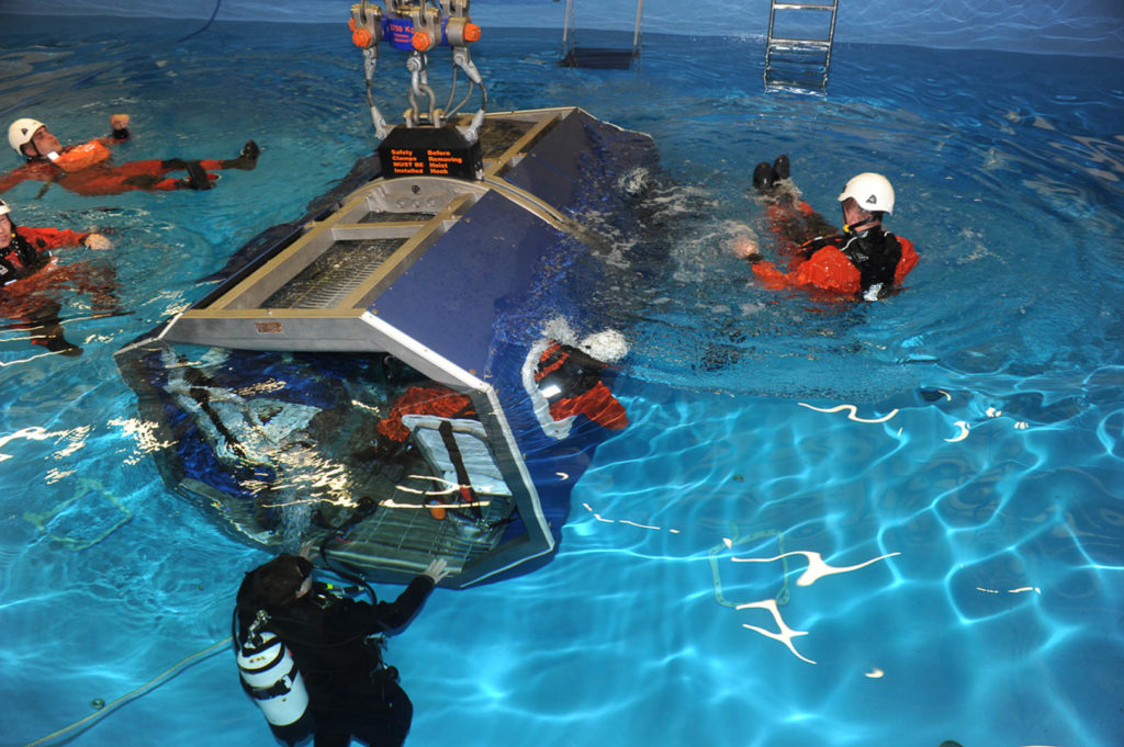 Helicopter Underwater Escape Training im Offshore-Trainingszentrum